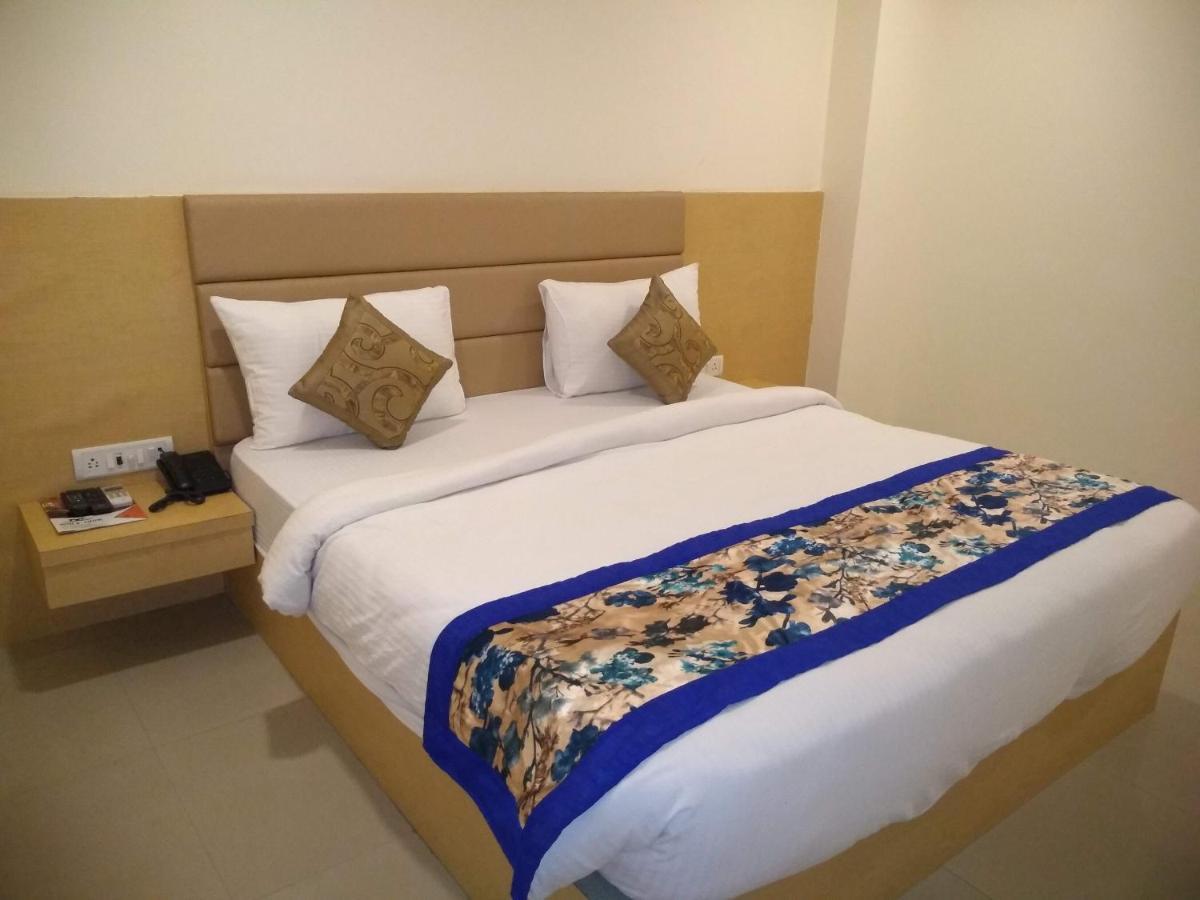 Hotel Ronit Royal Delhi Airport By D'Capitol New Delhi Exterior foto