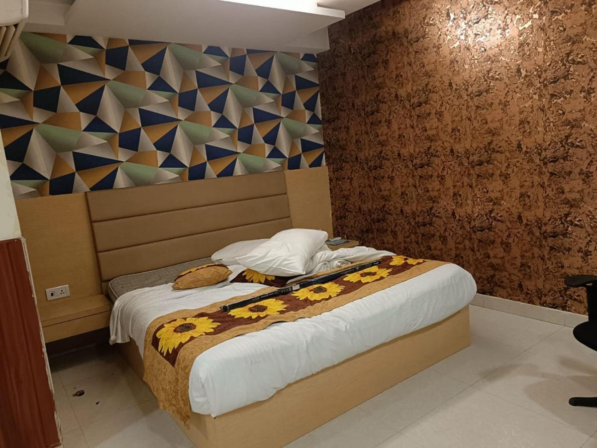 Hotel Ronit Royal Delhi Airport By D'Capitol New Delhi Exterior foto