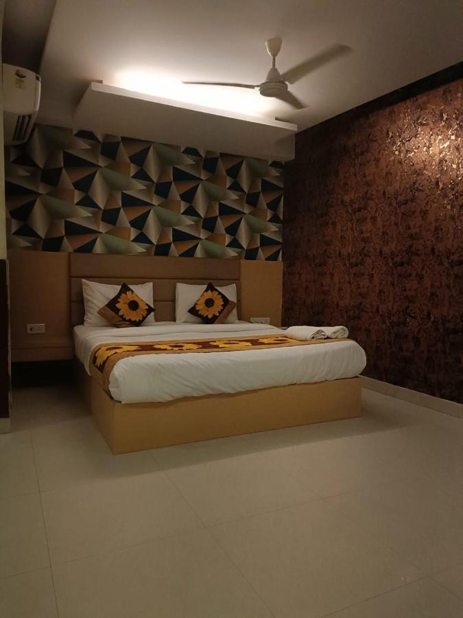 Hotel Ronit Royal Delhi Airport By D'Capitol New Delhi Exterior foto
