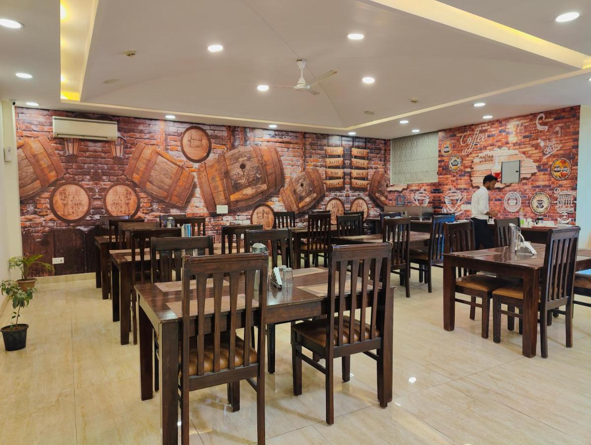 Hotel Ronit Royal Delhi Airport By D'Capitol New Delhi Exterior foto