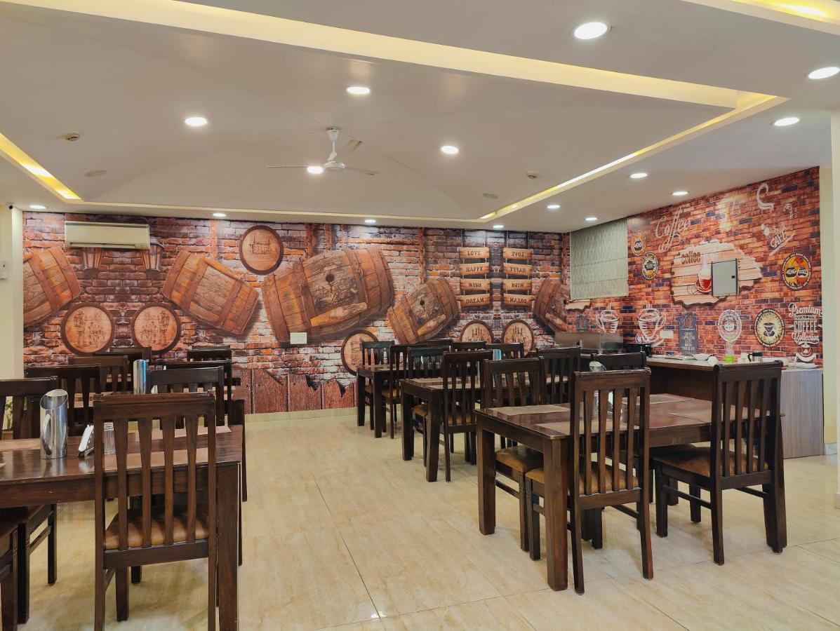 Hotel Ronit Royal Delhi Airport By D'Capitol New Delhi Exterior foto