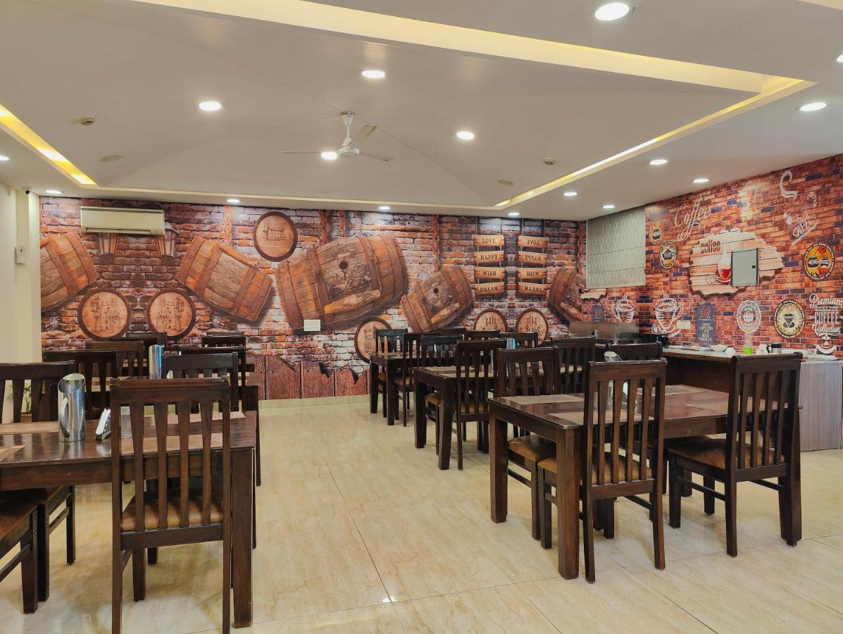 Hotel Ronit Royal Delhi Airport By D'Capitol New Delhi Exterior foto