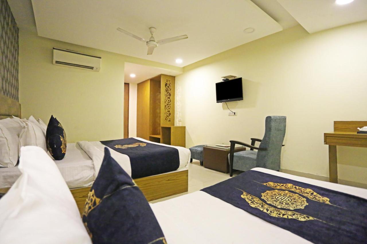 Hotel Ronit Royal Delhi Airport By D'Capitol New Delhi Exterior foto